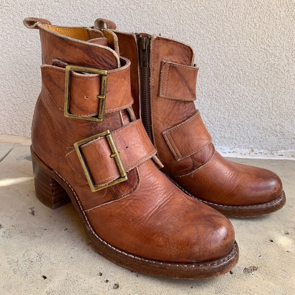 Frye ‘Sabrina Double Buckle’ Ankle Boot - Saddle - Picture 1 of 8